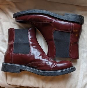 Tod's women's wingtip patent leather Chelsea boots